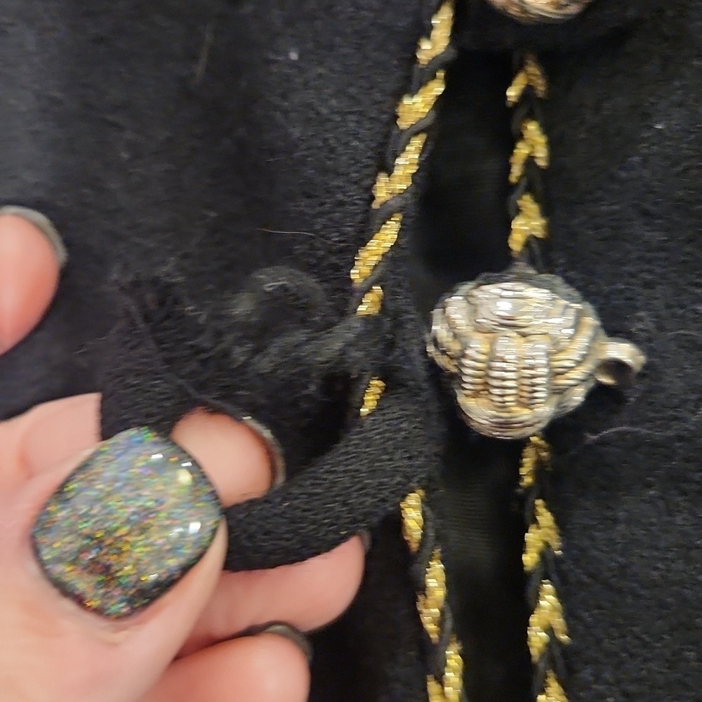 Chic Black Blazer with Gold Detailing - Picture 5 of 8
